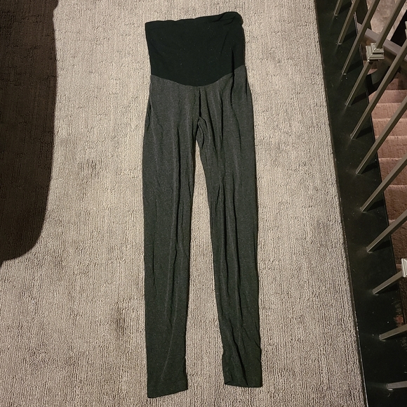 A Pea in the Pod Maternity Leggings - Picture 2 of 3